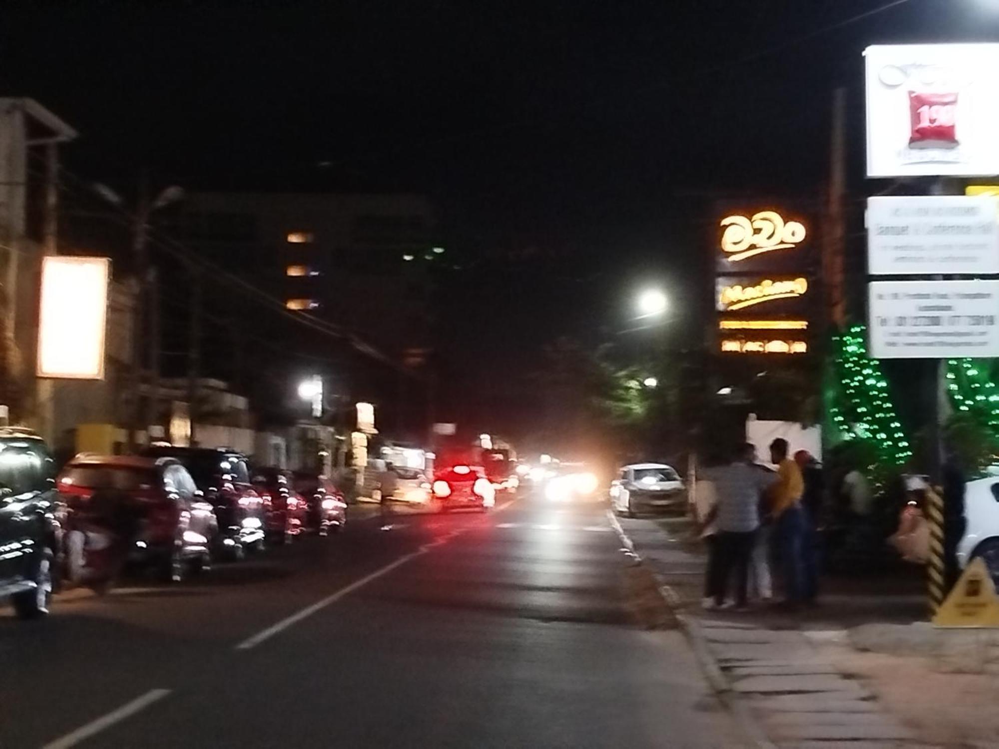 Hotel Elzangi Negombo Esterno foto