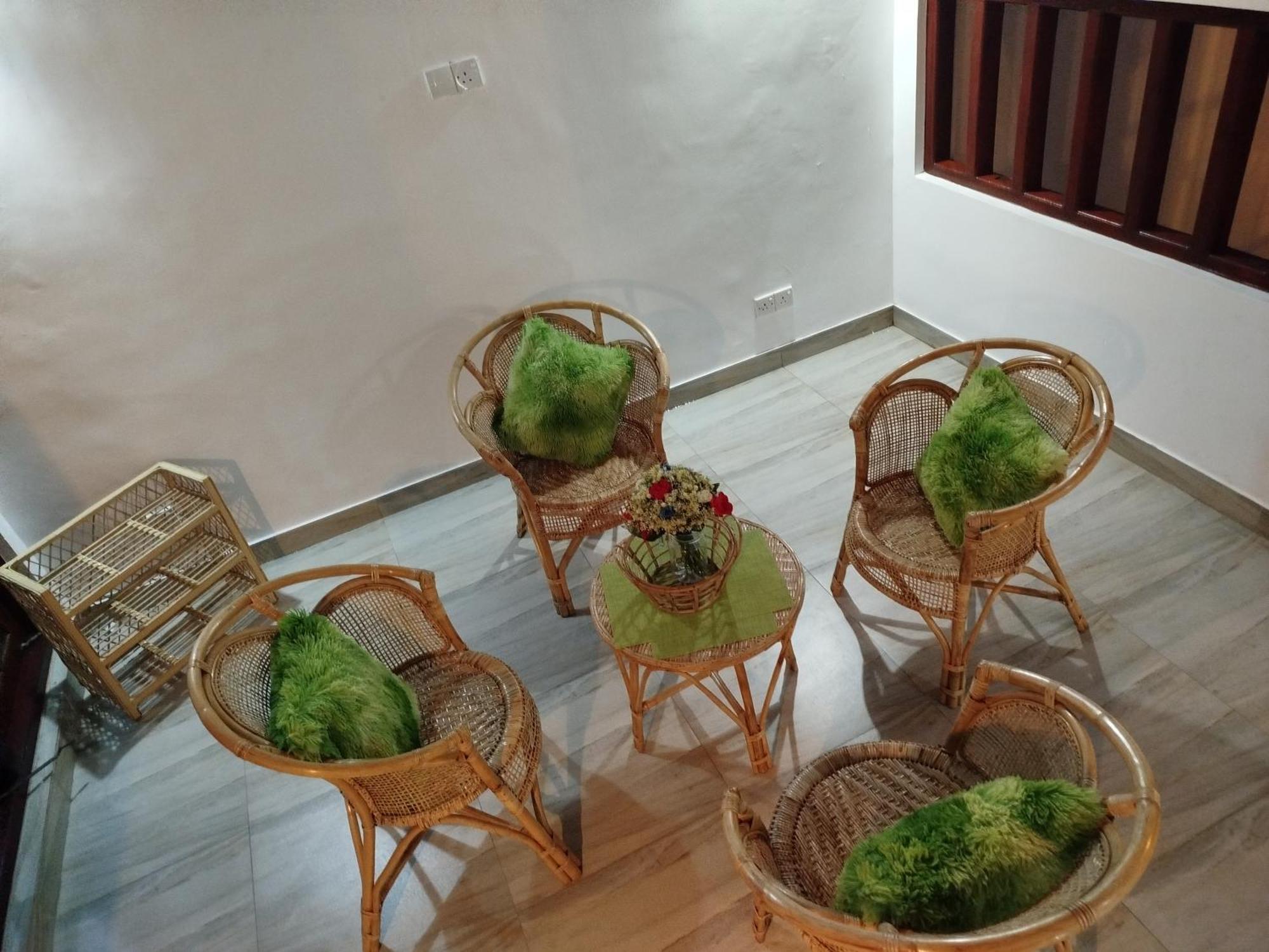 Hotel Elzangi Negombo Esterno foto
