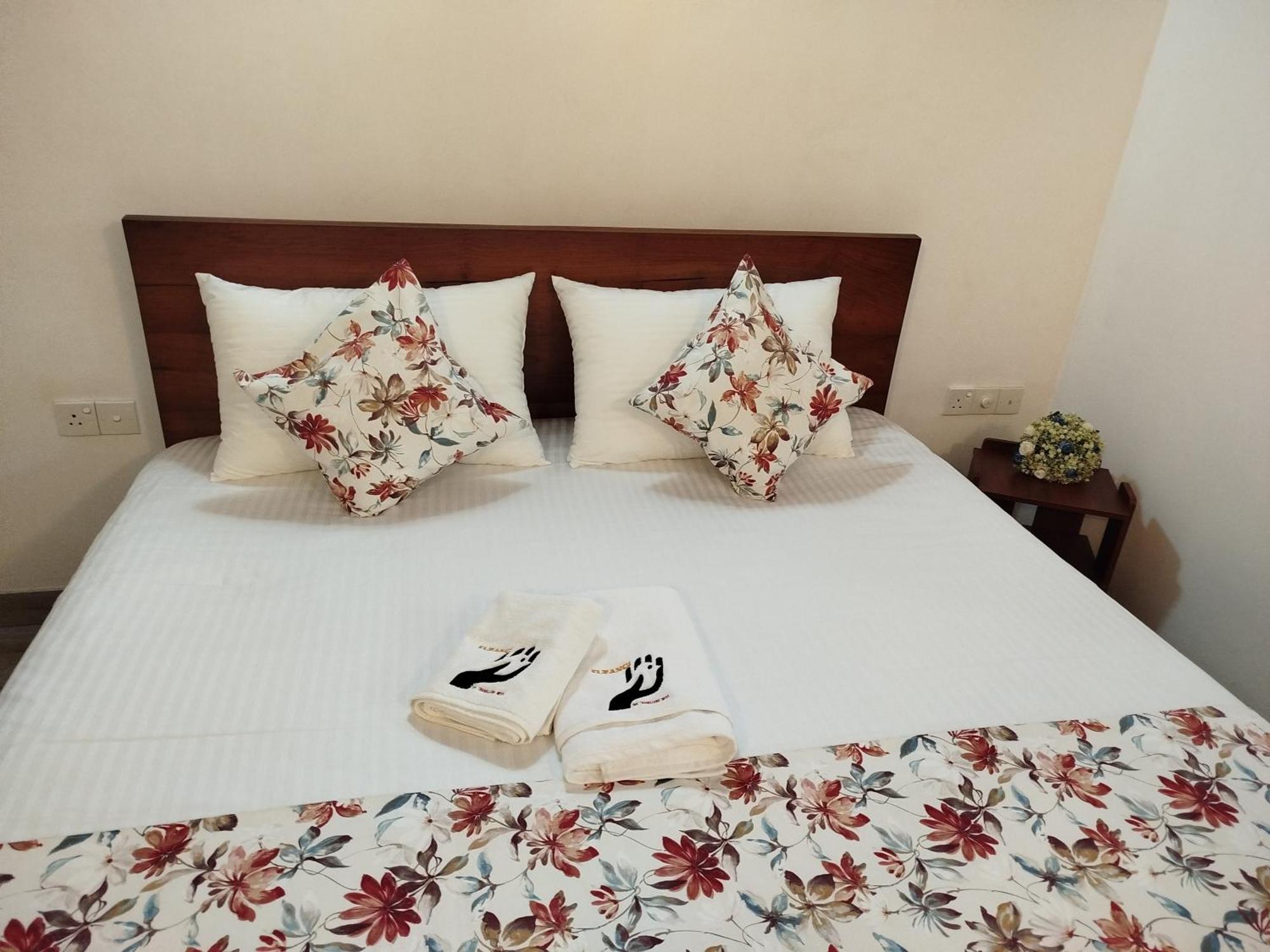 Hotel Elzangi Negombo Esterno foto