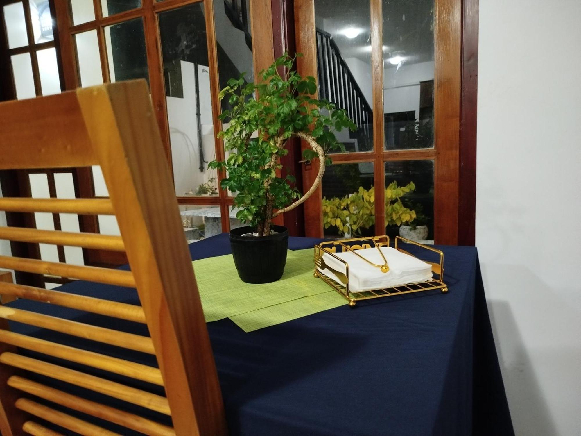 Hotel Elzangi Negombo Esterno foto