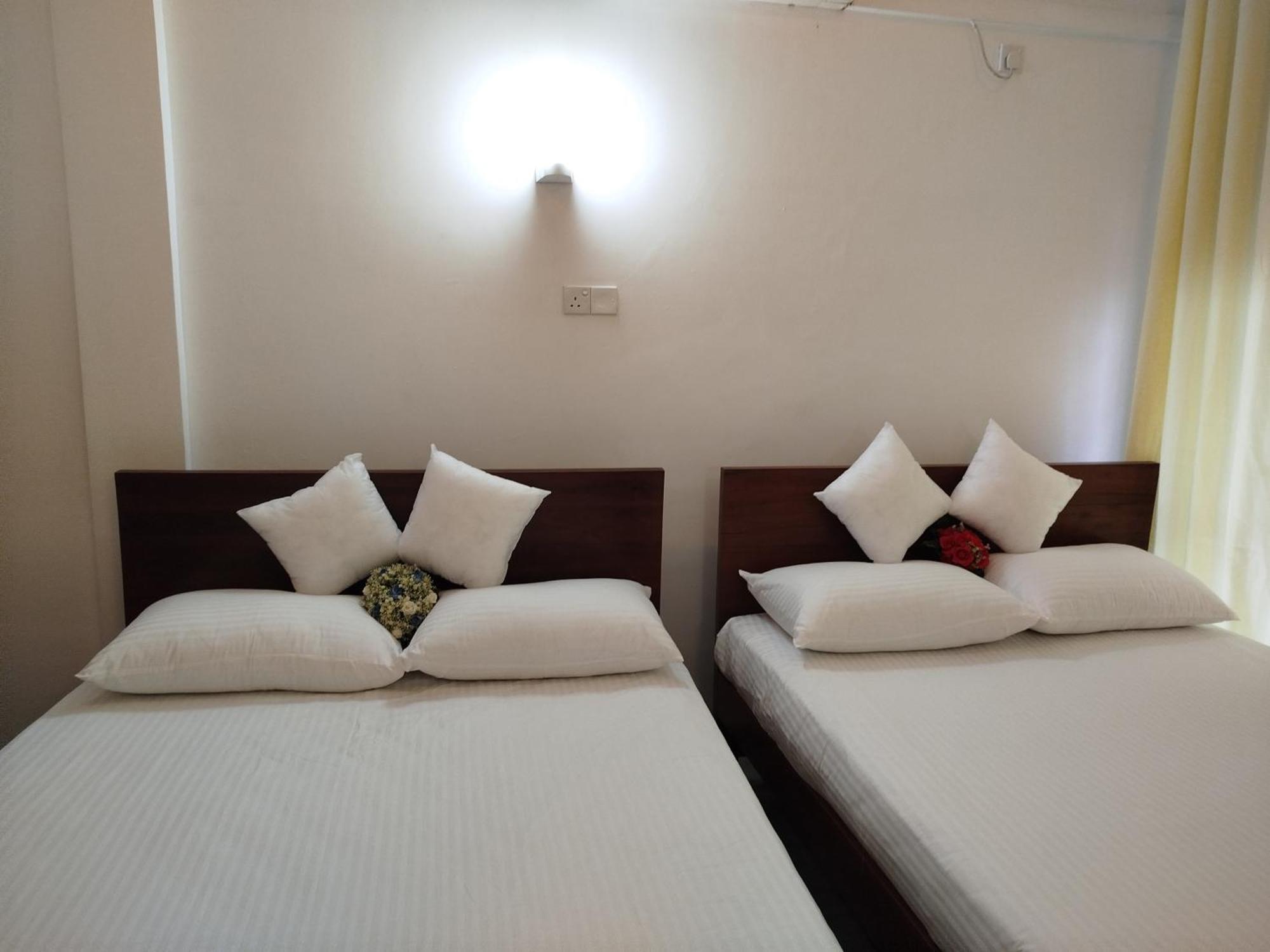 Hotel Elzangi Negombo Esterno foto