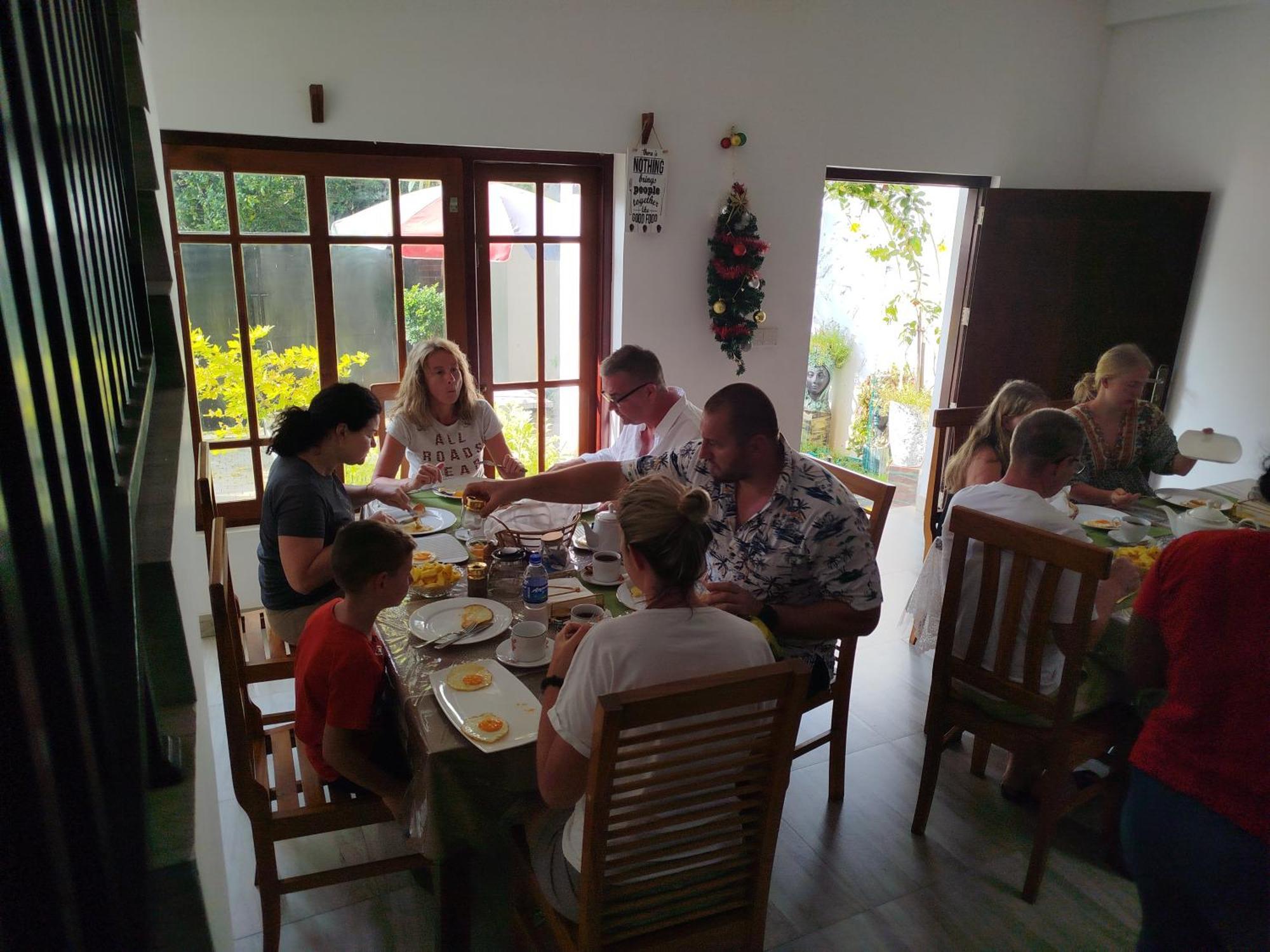 Hotel Elzangi Negombo Esterno foto